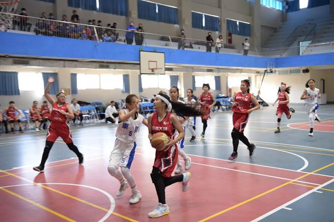 台中市国小学生篮球联赛歷经连续6天精采赛程，14日顺利完成所有赛事。（台中市教育局提供）