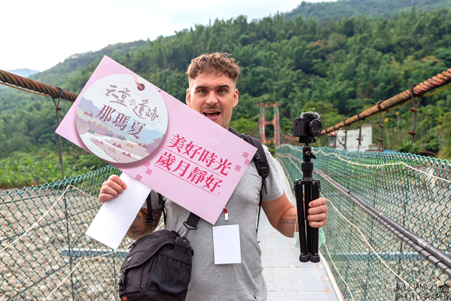 
大丰拍摄影片分享生活点滴，《我怎么到台湾来》、《没想到台湾会留下了我》、《台湾咖啡评比》、《为了十块元感动 台湾治安》等主题获得许多臺湾粉丝的迴响。(图片提供/大丰大哥大)
