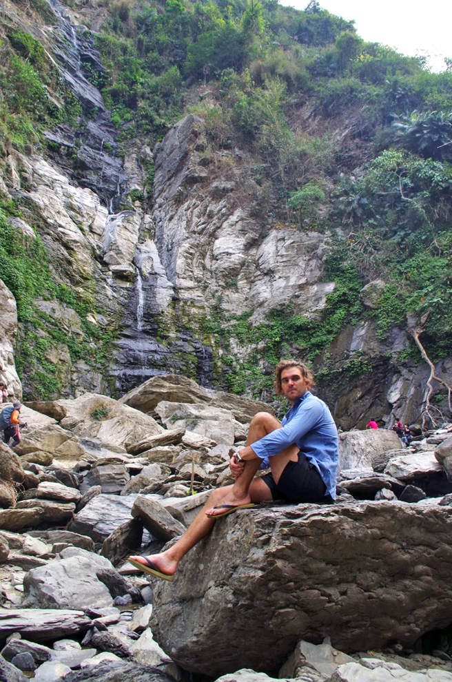 
平常喜爱自行车与爬山等户外运动，大丰在孩子出生前常到柴山、美浓旗山等地爬山骑车，另外他也推荐外籍旅客到西子湾和旗津一日游，感受歷史文化。(图片提供/大丰大哥大)