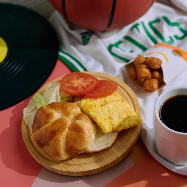 （汉堡王早餐全面升级，独家推出五款崭新「华颂早安餐」。图／汉堡王提供）