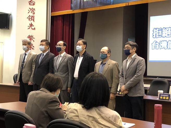 国民党智库今天召开「拒绝缺电家园：台湾能源政策总检讨」研讨会，邀请行政院前副院长杜紫军、政大经济系兼任教授林祖嘉、中央大学管理讲座教授梁启源、清华大学工程与系统系教授梁宗洸、中华经济研究院绿色经济研究中心助研究员陈中舜与谈。 （赵婉淳摄）