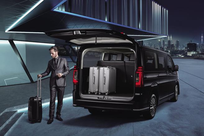 TOYOTA GRANVIA 8人座豪华版目标锁定机场接送、包车旅游业者。（和泰汽车提供）