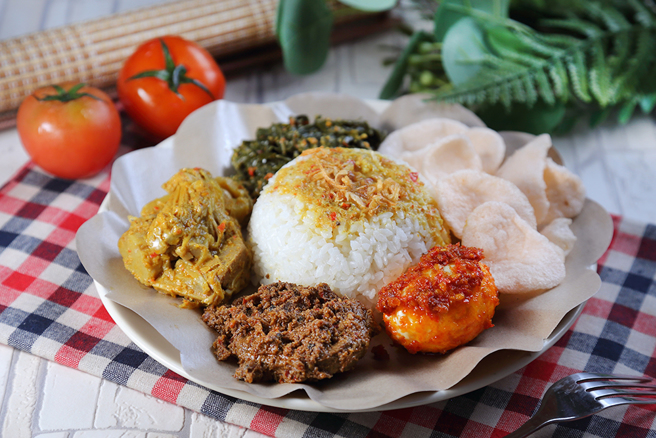 想要「偽出国」吃东南亚美食，来高雄车站附近就能达成，并浸泡在多元文化的丰富香气中。(摄影/Carter)