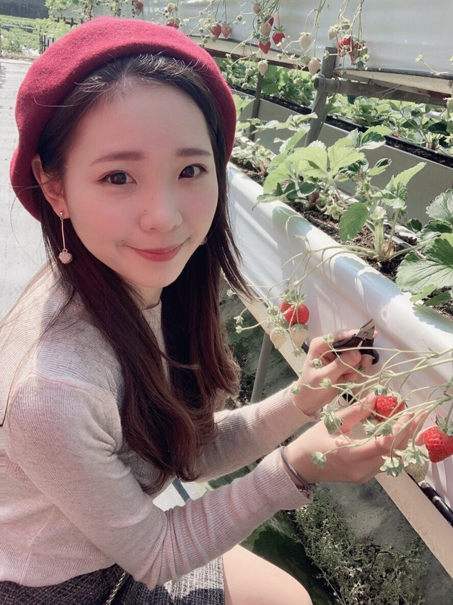 八年級生王于婷曾在軍中工作5年的時間，培養了細心、高度專注的特質。(圖/永慶房屋提供[疫情前拍攝])