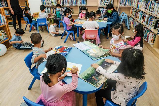 新竹縣推廣閱讀見成效，教育部評為縣市組「整體閱讀力表現績優城市」第2名。（羅浚濱攝）