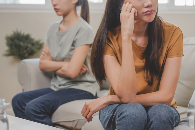 人妻開店受不了控制狂婆婆，網：「錢如果是你出的，不要客氣，滅了老公跟婆婆」。（示意圖/Shutterstock提供）