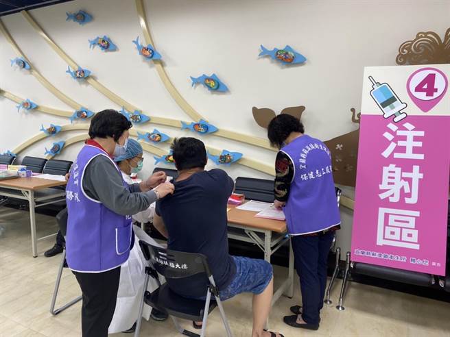 宜蘭衛生局增設第10波快打站，於3月16日至20日開設，這次主要跟全聯福利中心合作，包含宜蘭泰山店、宜蘭嵐峰店、羅東光榮店及蘇澳中山店共4個社區接種站，前200名施打民眾可獲得健康禮。（宜蘭縣衛生局提供／吳佩蓉宜蘭傳真）