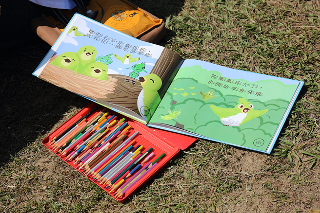 張裴倢的目標除持續經營公益出版平台，也希望繼續與有意願的里長合作辦展，利用假日去偏鄉與學童進行更多互動。(圖片提供/張裴倢)