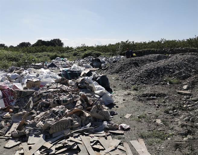 台东县环保局去年查获非法弃置事业废弃物案高达20件。（台东县政府提供／蔡旻妤台东传真）