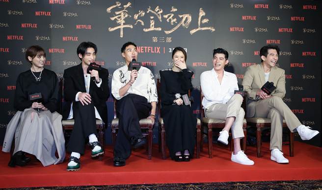 《华灯初上》总制作人暨女主角林心如率主演杨佑寧、章广辰、Dora谢雨芝，以及王柏杰、修杰楷造势第三部。（陈俊吉摄）