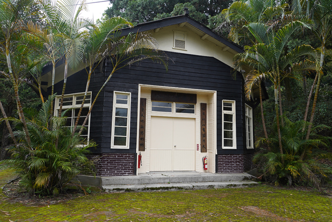 六角形的自庆堂是园区内最有特色的建筑，内部展示林业试验场的黑白老照片。(摄影/Cindy Lee)