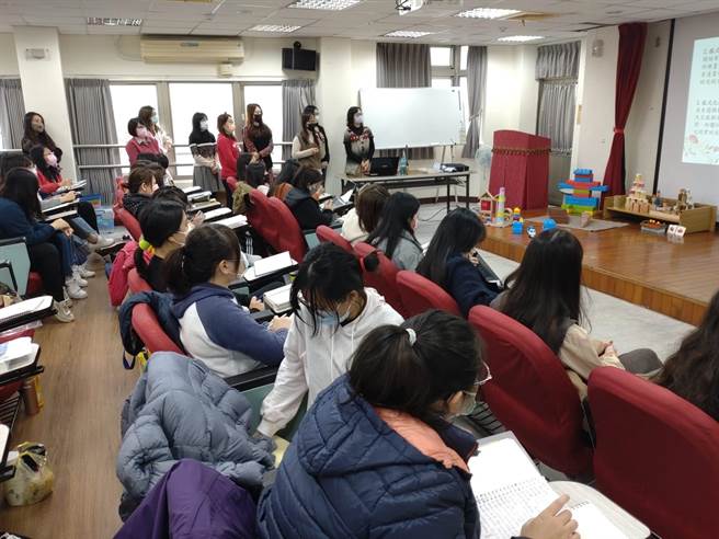 宜蘭市長江聰淵積極爭取111學年度宜蘭縣幼教專班的開設，今日（15日）再次前往花蓮東華大學拜會趙涵捷校長，感謝校方對去年首度招生的宜蘭縣幼教專班，代替宜蘭縣幼教伙伴向東華大學表達謝意。（宜蘭市公所提供／吳佩蓉宜蘭傳真)