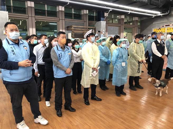 縣府觀光處邀集水頭碼頭CIQS各單位參與沙盤推演。（李金生攝）