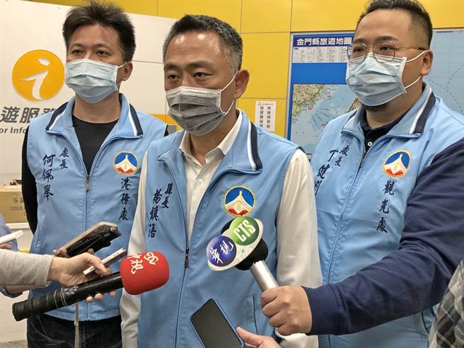 楊鎮浯縣長呼籲中央各部會盡快推動逐步復航事宜，解決金門鄉親民生和經濟需求，也讓兩岸關係春暖花開的那一天早日來到。（李金生攝）