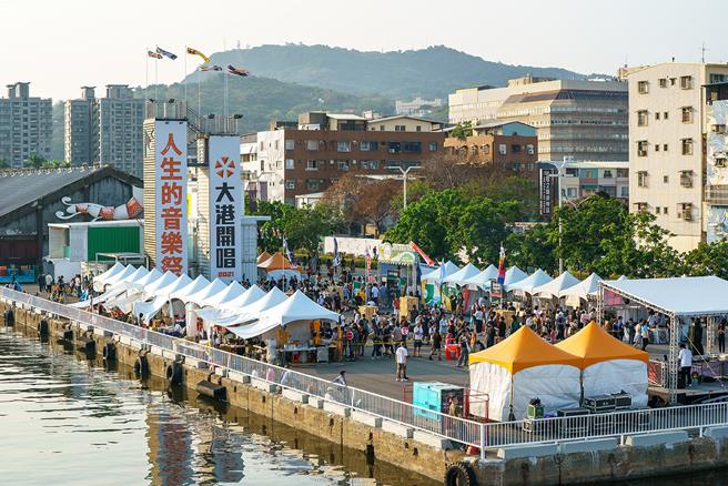 2022大港開唱將打造最能讓樂迷沉浸感享受音樂的軟、硬體規格，周邊也規劃讓人嗨玩不停的市集與活動。(圖片提供/大港開唱 攝影/Handerson Yau)