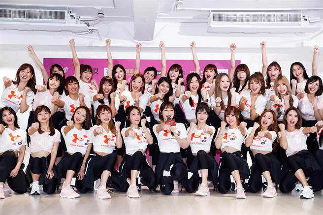 2022 Rakuten Girls春训于11日展开，昨日举办媒体见面会，二十二位成员加上六位练习生全部现身，啦啦队气势强大！（陈怡诚摄）