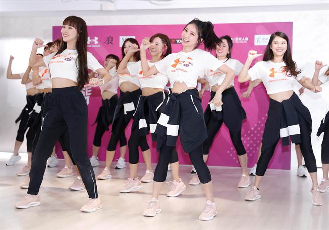 2022 Rakuten Girls 昨日举办媒体见面会，乐天女孩大秀集训的成果。（陈怡诚摄）