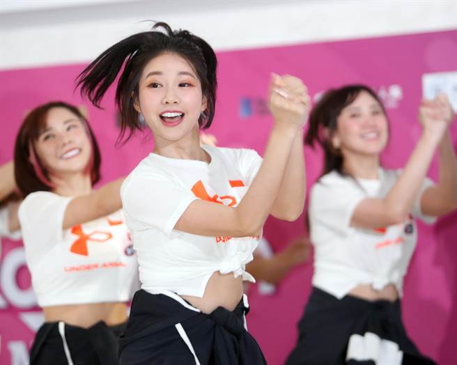 2022 Rakuten Girls昨日举办媒体见面会，乐天女孩大秀集训的成果。（陈怡诚摄）