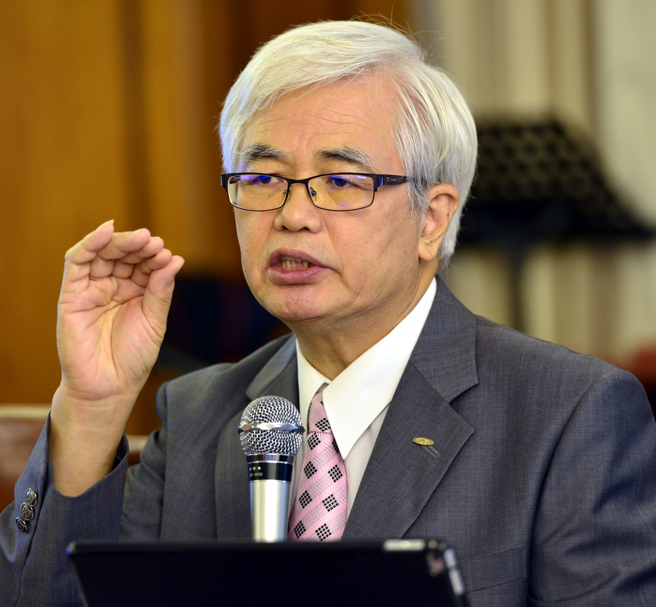 新光金控2018年以130亿元併购元富证券，时任新光金发言人兼资深副总经理徐顺鋆（如图）、协理李超儒等人，担心此一利空讯息公布后，新光金股价下跌，遂在这项重大讯息公布前，于在禁止交易期间内，卖出其持有的新光金股票规避损失，涉嫌违反《证交法》内线交易罪。（本报资料照）