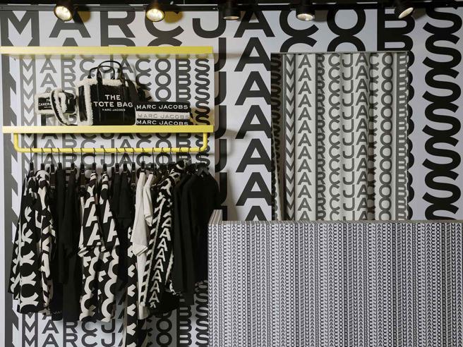 （MARC JACOBS Monogram图腾系列期间限定快闪店，即日起至4月5日在新光三越台北信义新天地A11馆1楼。（Marc Jacobs 提供）