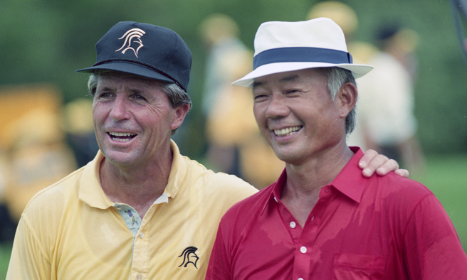 1993年11月1日1993年「约翰走路杯」国际高尔夫球逐洞赛(Johnnie Walker international club Championship)在广东中山温泉高尔夫球场举行。右为吕良焕。(吴恭铭摄)