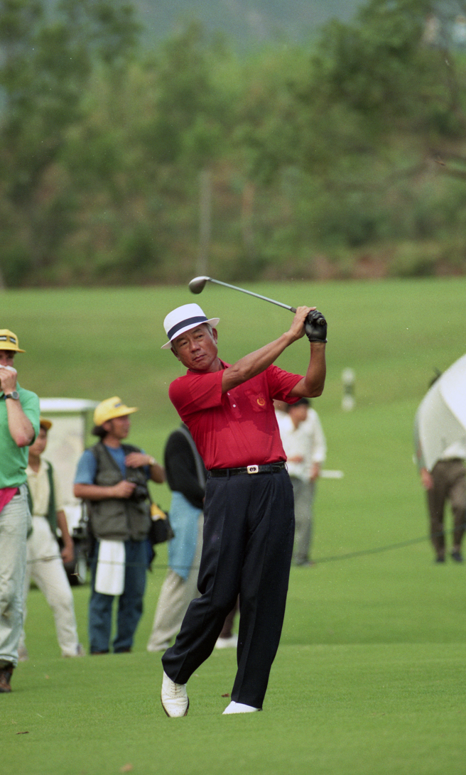 1993年11月1日1993年「约翰走路杯」国际高尔夫球逐洞赛(Johnnie Walker international club Championship)在广东中山温泉高尔夫球场举行。中为吕良焕。(中时资料照/吴恭铭摄)