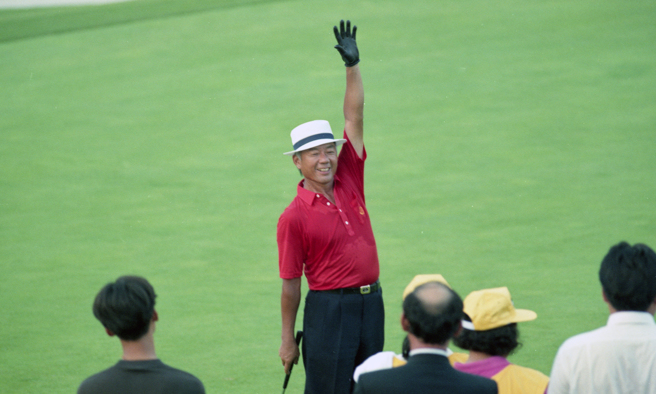 1993年11月1日1993年「约翰走路杯」国际高尔夫球逐洞赛(Johnnie Walker international club Championship)在广东中山温泉高尔夫球场举行。中为吕良焕。(中时资料照/吴恭铭摄)