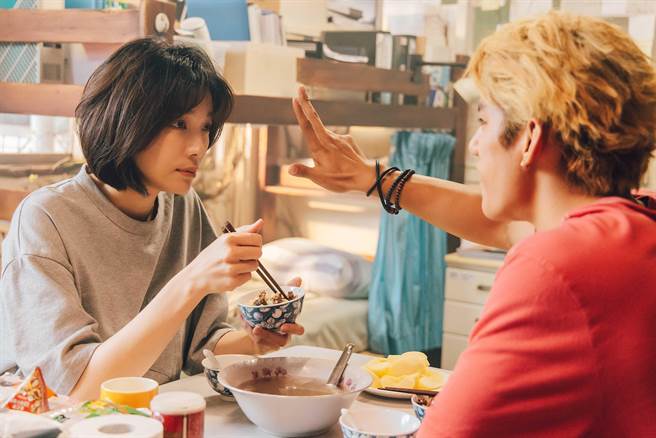 朱轩洋请出神明预言和蔡淑臻会有三个小孩。（公视提供）