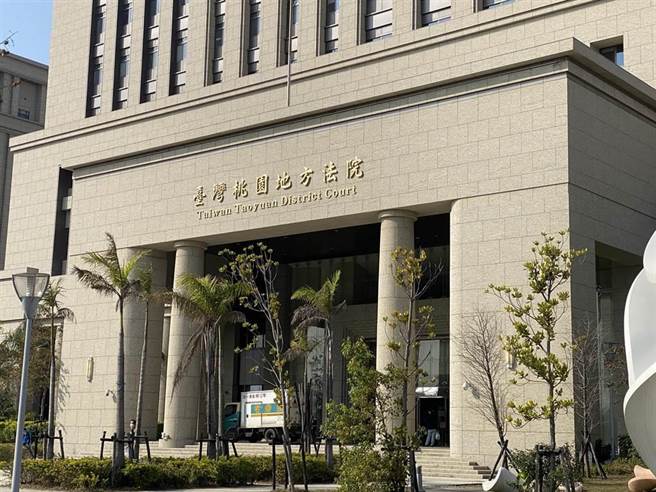 锺姓、徐姓男子涉嫌破坏机场电缆，导致机场停电，法院裁定收押并禁见。(赖佑维摄)