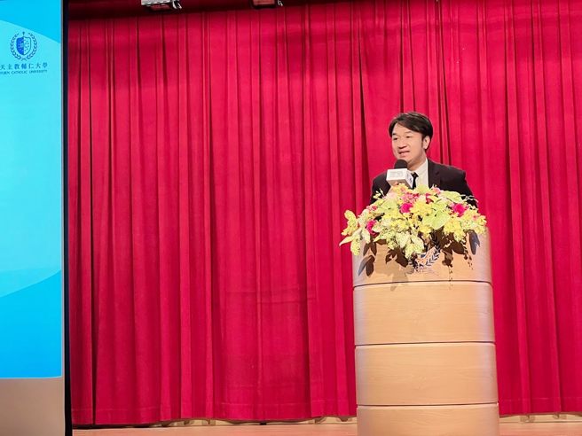 「公關新視野趨勢論壇」台灣暨臺北市公共關係協會 郭慶輝理事長致詞。（攝影/王雅芬）
