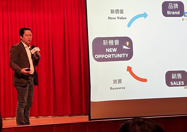 「公關新視野趨勢論壇」疫世代豈能忽視大健康議題，主講人：口罩國家隊，中衛的張德成營運長。（攝影/王雅芬）

