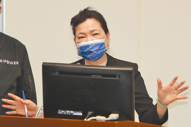 王美花表示，目前华硕在乌克兰的员工已经撤离，俄罗斯员工则还在当地，且华硕也要解决例如VISA不能用之后后续情形。她相信个别公司会依据商誉进行整体考量。（季志翔摄）