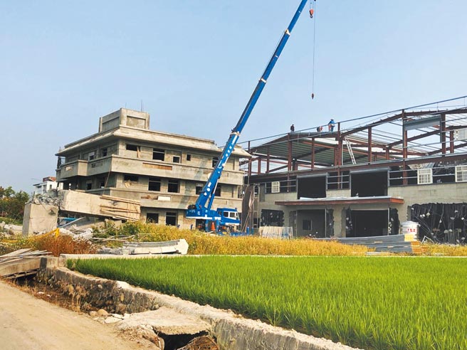 南投县建设处，铁腕拆除农地违章工厂。（南投县政府提供／廖志晃南投传真）