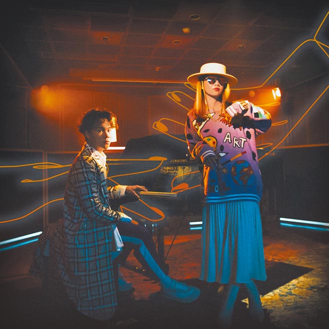 蔡明仁（左）攜手金曲新人壞特？te對唱情歌。（好朋友工作室提供）