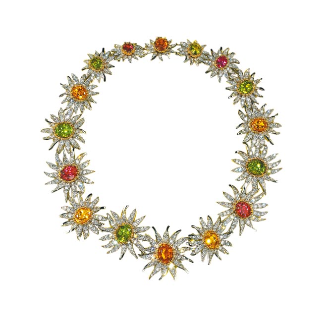 Tiffany重现艺术大师Schlumberger设计的雏菊项炼，主石包括锰铝榴石、黄水晶、帝王托帕石、橄榄石、红碧玺等，约4000万元。（Tiffany & Co.提供）