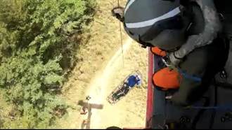 28人登南湖大山1人慘摔傷 出動直升機吊掛送醫