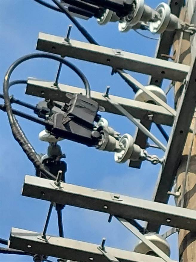 基隆市安乐变电所一早有两条馈线断路器跳脱，导致安乐、中山区一带，总计7831户停电。（台电提供／陈彩玲基隆传真）