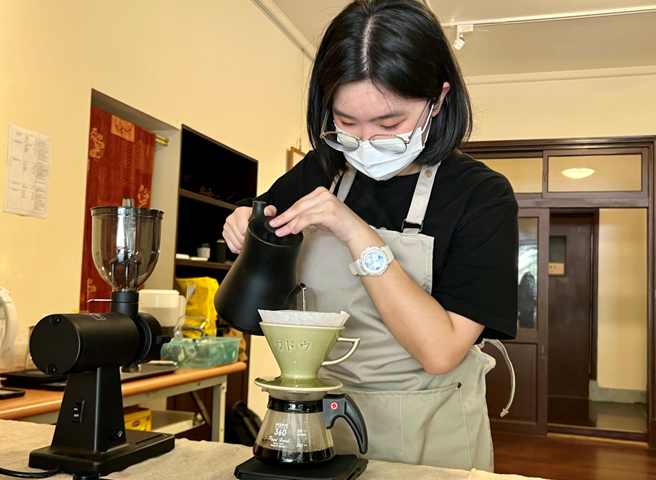 大学生未毕业先创业卖咖啡，颇受好评。（大同大学提供）