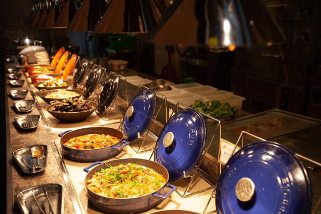 （礁溪长荣凤凰酒店推出「宜兰早点名」早餐优惠价，旅客持宜县任何住宿凭证到馆用早餐皆可享成人385元、儿童275元早餐Buffet吃到饱优惠。图／礁溪长荣凤凰酒店）