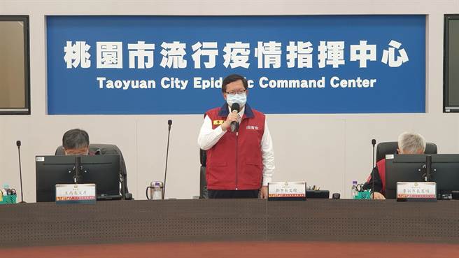 美福仓储今拆7楼外墙，桃园市长郑文灿要消防局跟住宅中心合作研究救灾。(蔡依珍摄)