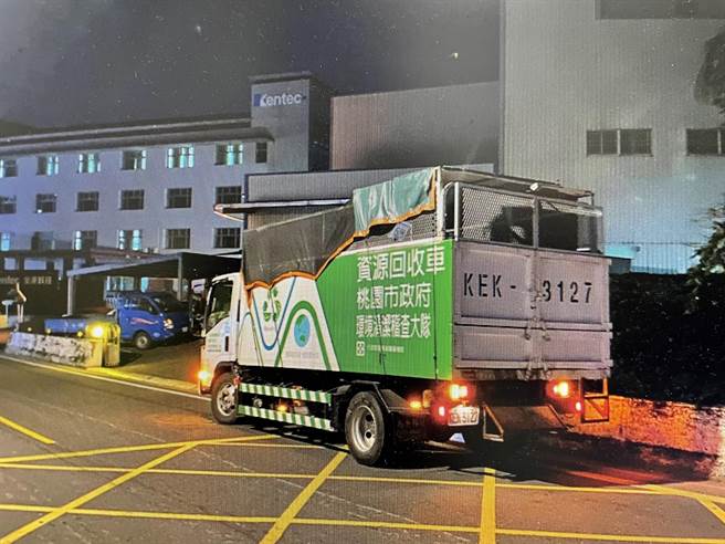 桃园清洁队员酒驾开资源回收车撞路边轿车遭法办还要被惩处。(警方提供／吕筱蝉桃园传真)