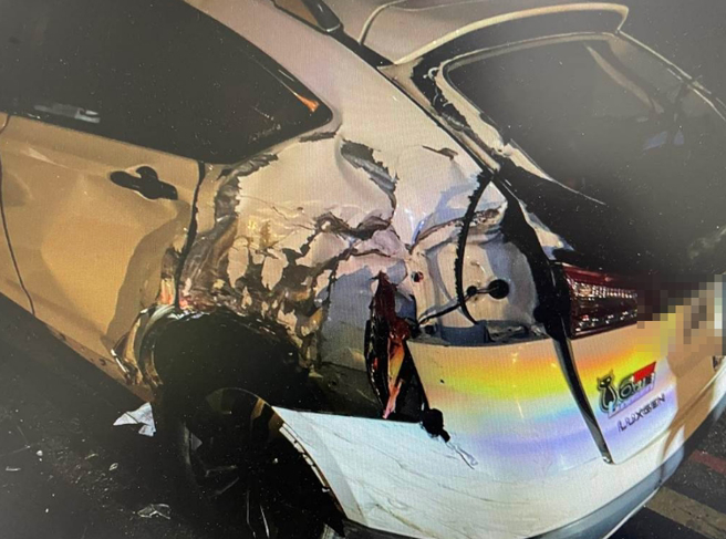 桃园清洁队员酒驾开资源回收车撞路边轿车遭法办还要被惩处。(警方提供／吕筱蝉桃园传真)