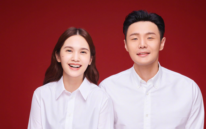杨丞琳与李荣浩于2019年公布婚讯。（图／杨丞琳微博）