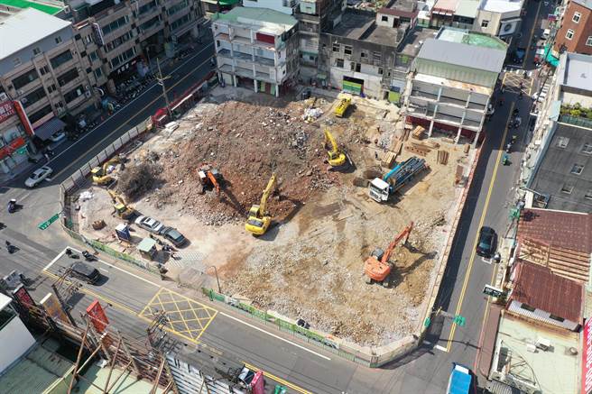 桃园绿线捷运G09站在捷运局积极协调下，用地已全数取得，21日起开始站体工程的连续壁施作，桃园区力行路及民光路调整为单行道。(捷运局提供／蔡依珍桃园传真)