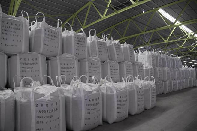 到宜蘭利澤焚化爐處理垃圾現場。（花蓮縣府提供／王志偉花蓮傳真）