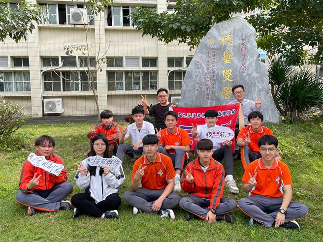 四技二專技優保送入學成績昨放榜，花蓮高工10位學生錄取國立科技大學，其中6位錄取國立台灣科技大學機電技優專班，創下該校最高紀錄。（花工提供／羅亦晽花蓮傳真）