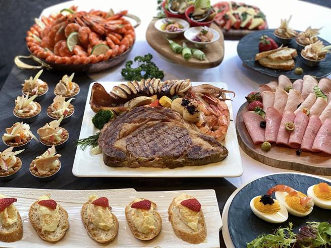 （飨乐食光．全新客房自助飨宴一泊二食专案，尊宠价仅要3,388元起多国风味自助美馔、精选啤酒、顶级哈根达斯冰淇淋无限吃到饱加价599再送肋眼牛排海鲜拼盘。图／台北花园酒店提供）