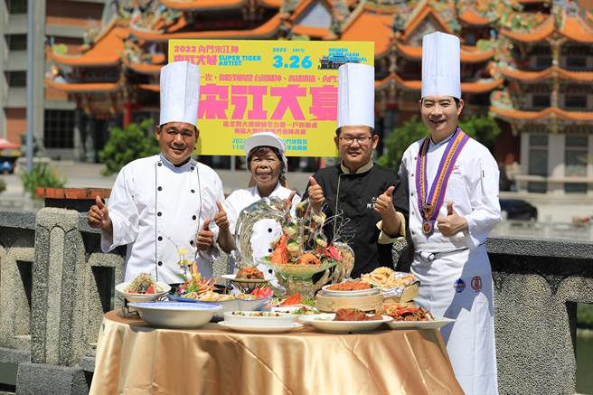 南北大厨强强联手「宋江大宴」办桌料理，民眾订桌踊跃。（柯宗纬翻摄）