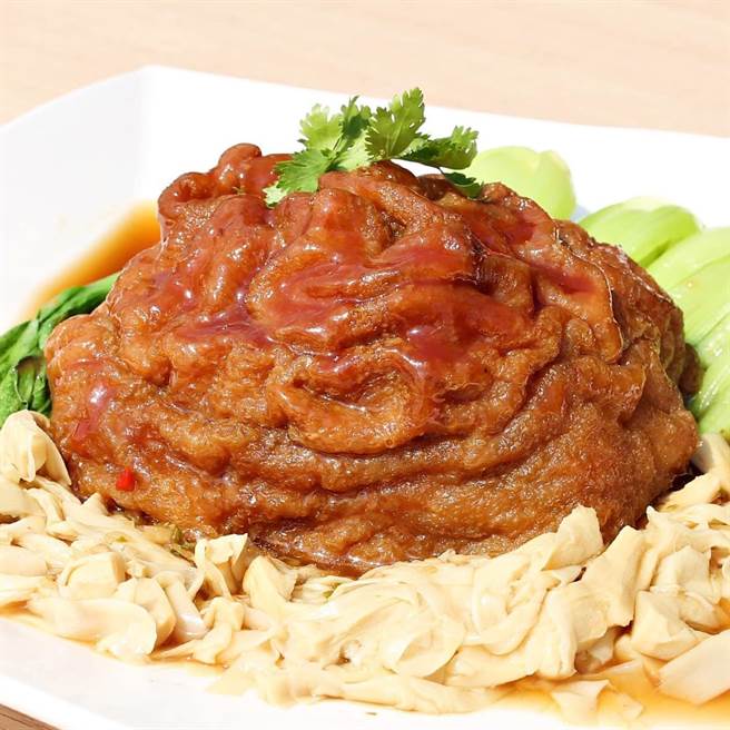 高市观光局今（16）日表示，将举办「封肉大胃王」比赛，广发英雄帖，即起报名至3月19日中午12时，决赛若打败「魔王」美女大胃王关主，就可抱回5万元奖金。。（柯宗纬翻摄）