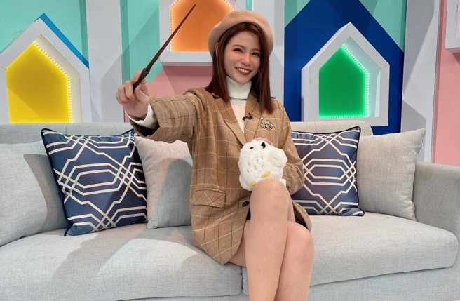 外型甜美、個性直率的女星蘿莉塔，穿著長袖長褲逛書店，竟遇到變態洋男。(翻攝自蘿莉塔臉書)